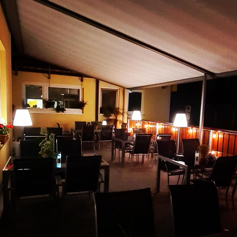 Hotel-Gasthof Krone-Lax Scheinfeld Bagian luar foto