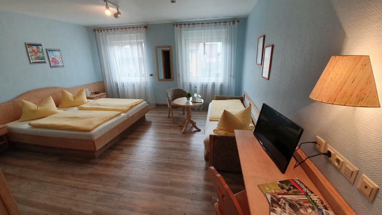 Hotel-Gasthof Krone-Lax Scheinfeld Bagian luar foto